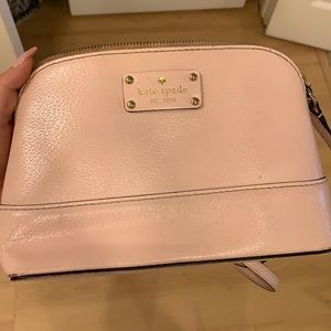 Light pink Kate Spade purse, in great condition, has adjustable strap